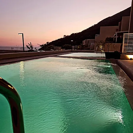 Champagne Coast Villa Palasë