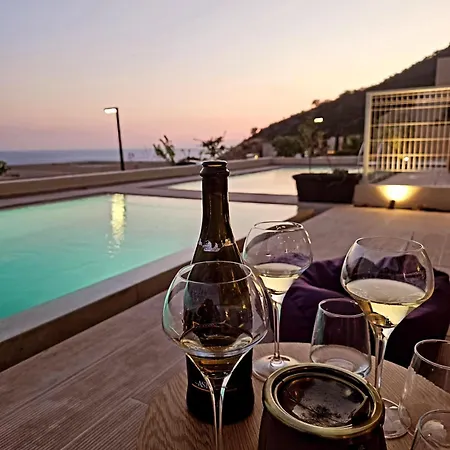 Willa Champagne Coast Palasë