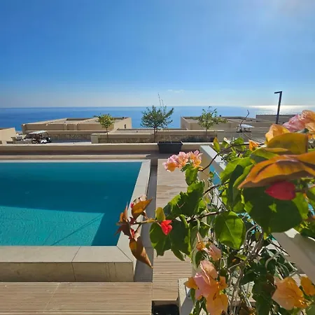 Champagne Coast Palasë