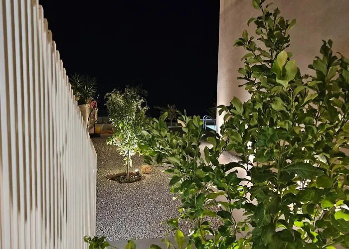 Champagne Coast Villa Palasë