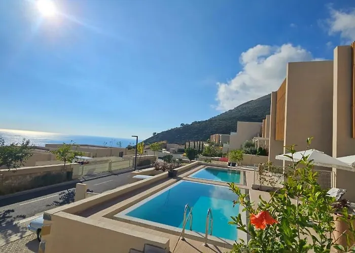 Champagne Coast Villa Palasë