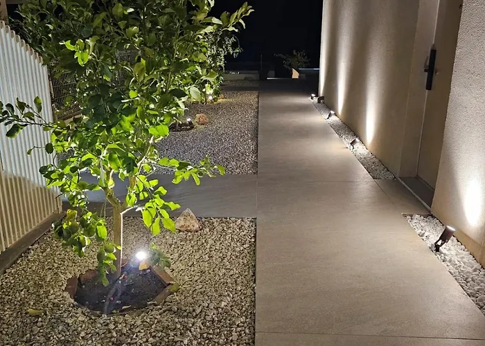 Champagne Coast Villa Palasë